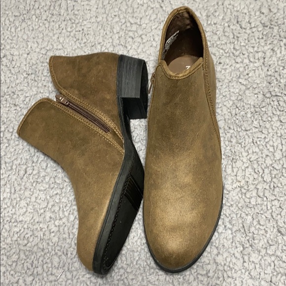 Time and Tru Shoes - NWOT Cute Ankle Boots